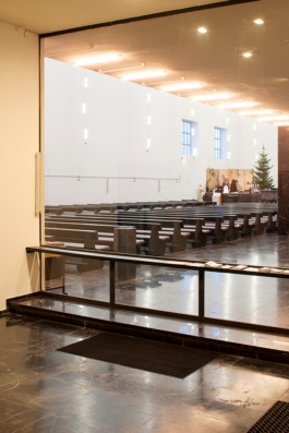 Mirror: St. Fronleichnam Church by Rudolf Schwarz | Photo by A. Nanni