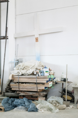 Cross - Giuliano Vangi Studio | Photo by Alessandro Nanni